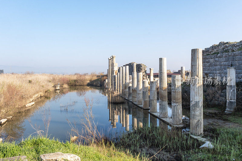 从埃奥尼亚的古希腊城市Magnesia俯瞰风景，它位于土耳其Aydın, Priene, Ephesus和Tralles的三角地带，具有重要的商业和战略地位